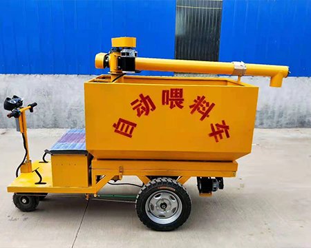 自动喂料车