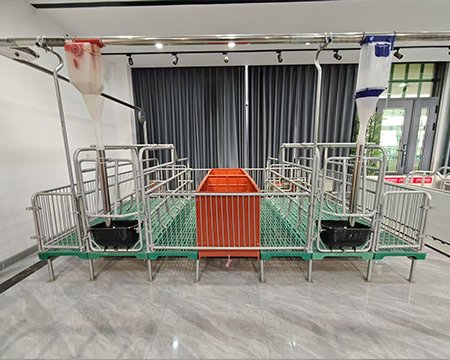 如何通过模块化组装来降低母猪产床的人工干预需求？